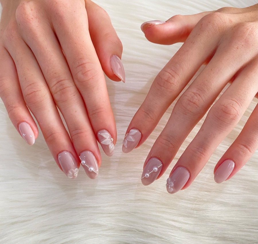 Nude gel nails with pearls and 3D flowers — Top Nail Studio Bali